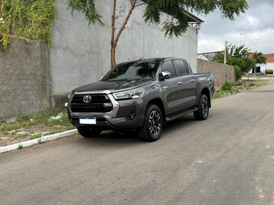TOYOTA HILUX 2.7 VVT-i FLEX CD SRV 4X4 AUTOMÁTICO TOYOTA HILUX 2.7 VVT-i FLEX CD SRV 4X4 AUTOMÁTICO